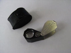 Loupe de poche éclairante 10X